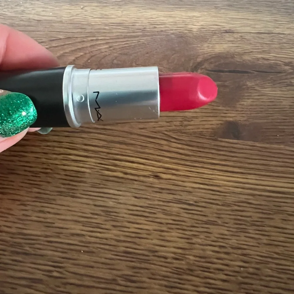 Mac Dallas 136 Amplified Lipstick new